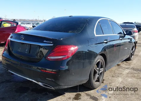 2017 Mercedes-Benz E 300 4Matic z USA, uszkodzony, nr VIN WDDZF4KB6HA135541